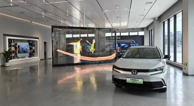 Glind automotive showroom digital experience transparent LED display project