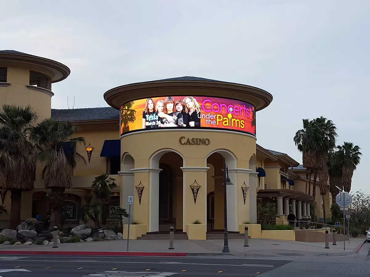 Outdoor Curved LED Displays
